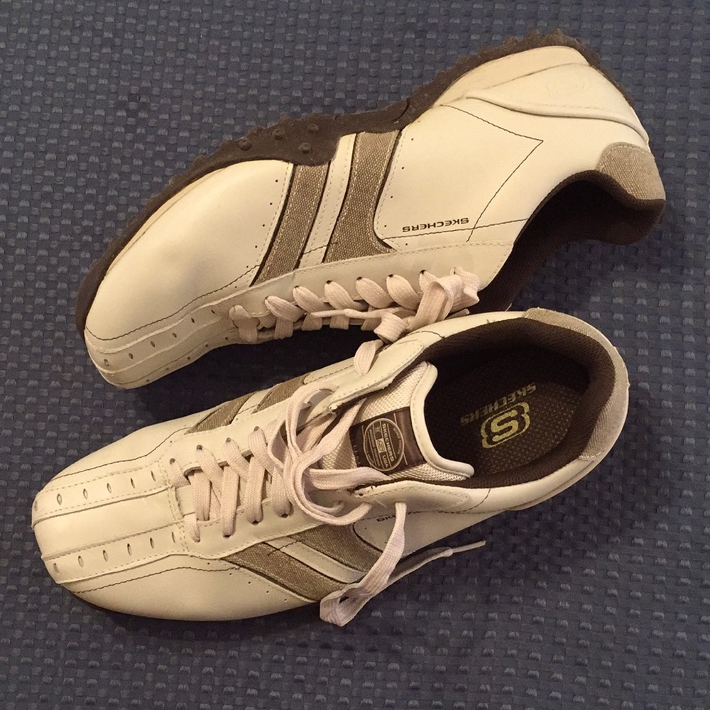 Men’s Sketchers light tan sneakers, NEW